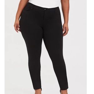 STRETCH BLACK PREMIUM PONTE SKINNY PANT